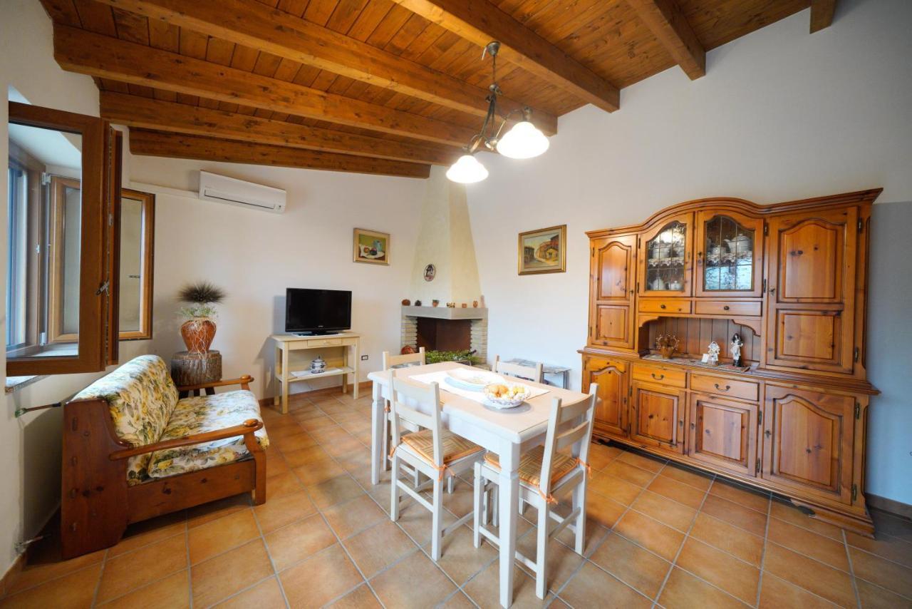 L'Oliveto Lägenhet Nuxis Exteriör bild