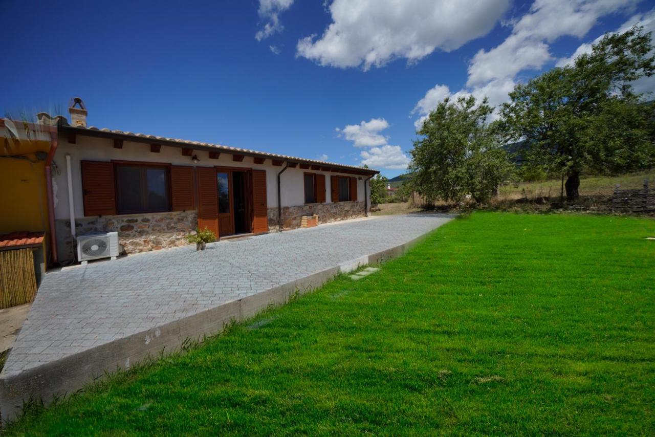 L'Oliveto Lägenhet Nuxis Exteriör bild